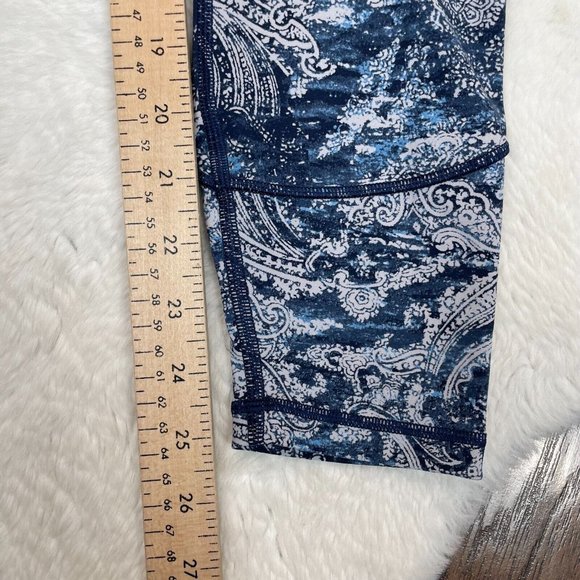 Lululemon In Movement Leggings 4 Blue Gray Paisley 7/8 Athletic Gym Workout - Picture 12 of 13